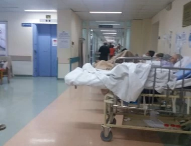 Νοσοκομείο «Αττικόν»: Ζοφερή κατάσταση με ράντζα στους διαδρόμους - Σε απόγνωση εργαζόμενοι και ασθενείς